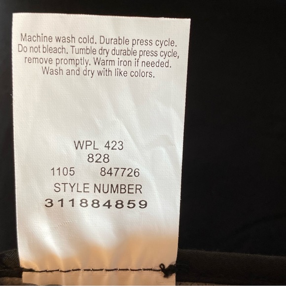 Docker’s size 16 black shorts, NWOT, five pocket styling with belt loops - Picture 8 of 8